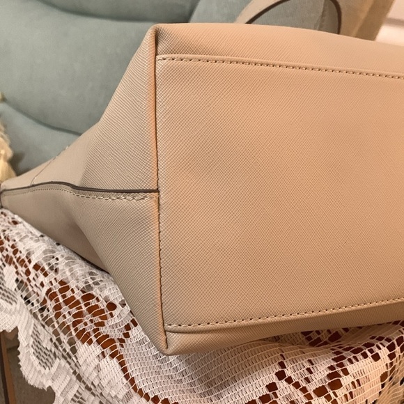 Anne Klein satchel with Crossbody strap - Picture 7 of 9